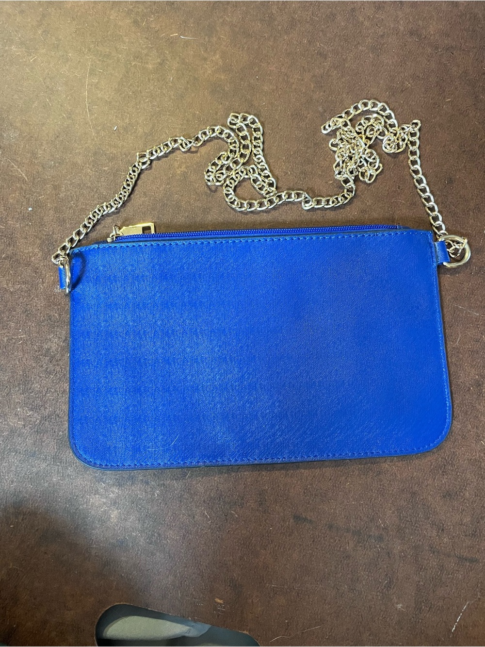 Magnifique Royal Blue minimalist sleek crossbody purse polished gold/tome chain.